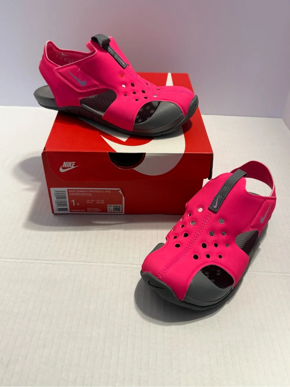 Nike Sunray Protect 2 Closed Toe Sandals Hyper Pink Fuchsia Glow Girls 1Y NIB